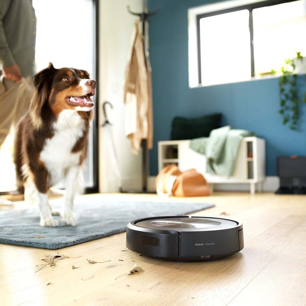 Roomba j Photo Lifestyle Dog Entryway x